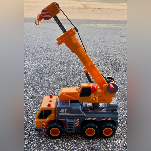 Large Mattel Matchbox Construction Utility Extending Crane Toy Truck - Picture 5 of 16